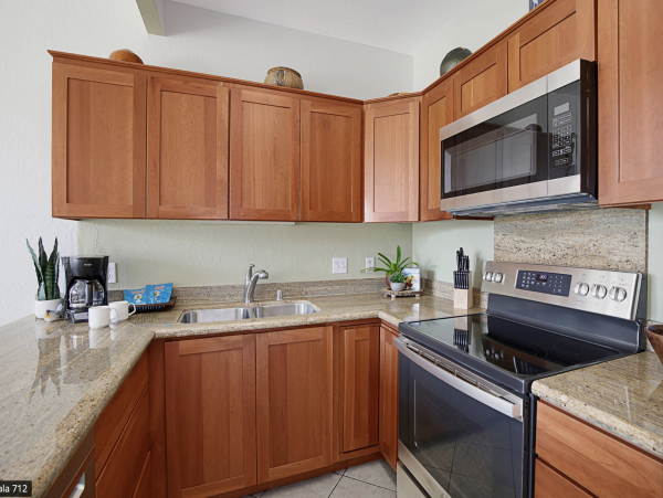 Stunning Vacation Condo Lovely Views & Amenities