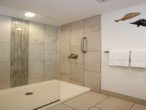 Stunning Vacation Condo Lovely Views & Amenities