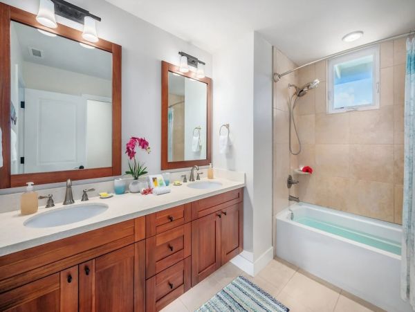 Poipu Four-Bedroom Condo with Golf Course Views