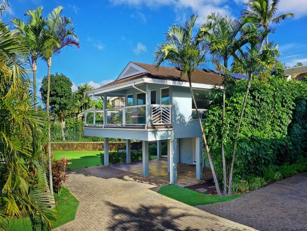 Beachfront Vacation Rental with 3 Bedrooms