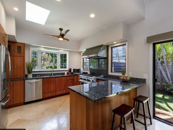 Charming 3-Bedroom Resort Retreat with a Garden in Poipu - Walk to Beach