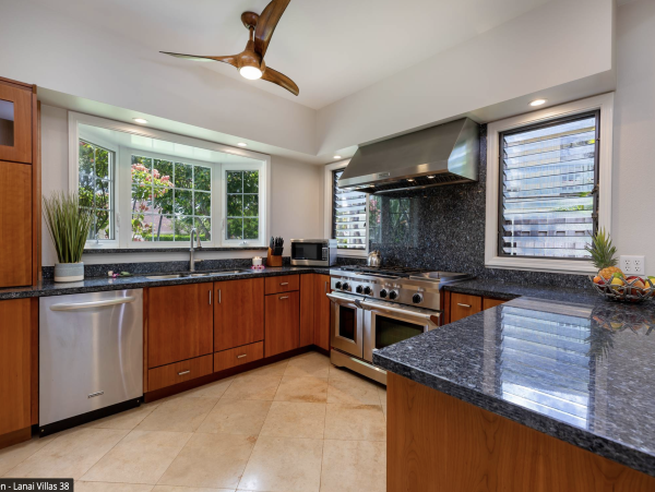 Charming 3-Bedroom Resort Retreat with a Garden in Poipu - Walk to Beach