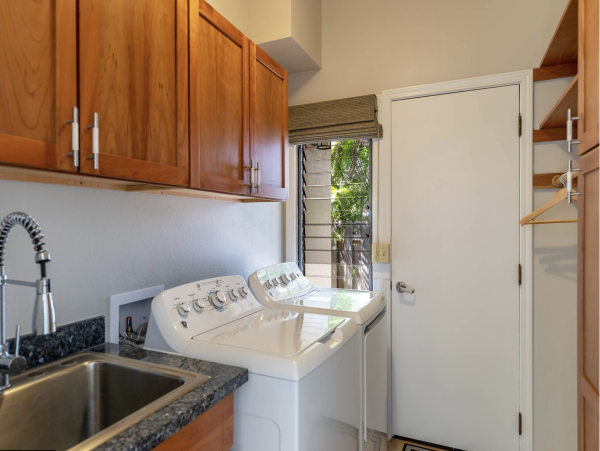 Charming 3-Bedroom Resort Retreat with a Garden in Poipu - Walk to Beach