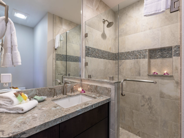 Charming 3-Bedroom Resort Retreat with a Garden in Poipu - Walk to Beach