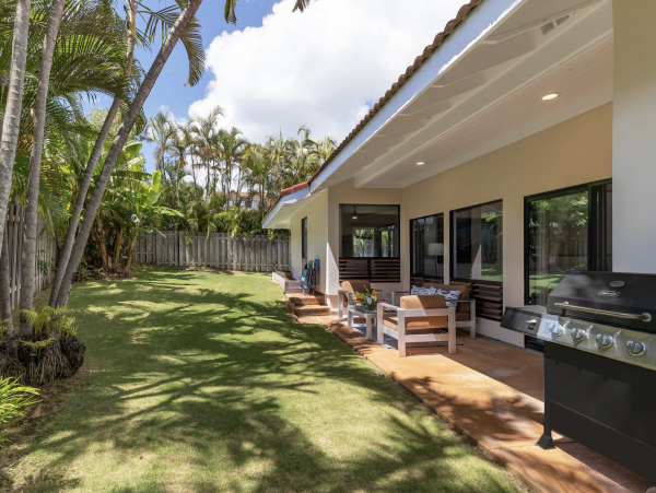 Charming 3-Bedroom Resort Retreat with a Garden in Poipu - Walk to Beach