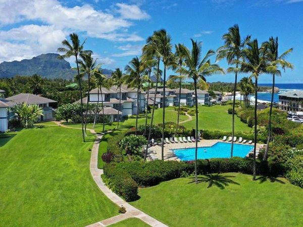 Elegant Island Retreat Steps from Shipwreck Beach