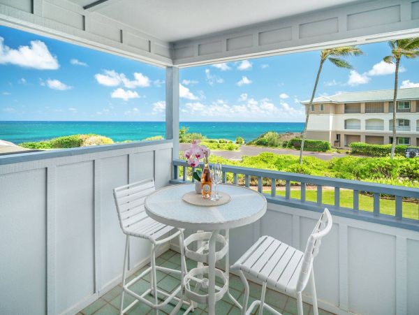 Elegant Island Retreat Steps from Shipwreck Beach
