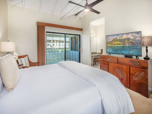 Elegant Island Retreat Steps from Shipwreck Beach