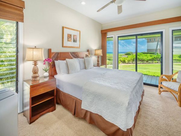 Elegant Island Retreat Steps from Shipwreck Beach