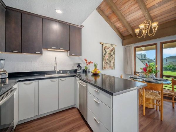 Spacious Condo - 1 Bedroom + Loft - Walk to Poipu Beach