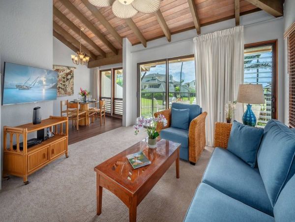 Spacious Condo - 1 Bedroom + Loft - Walk to Poipu Beach