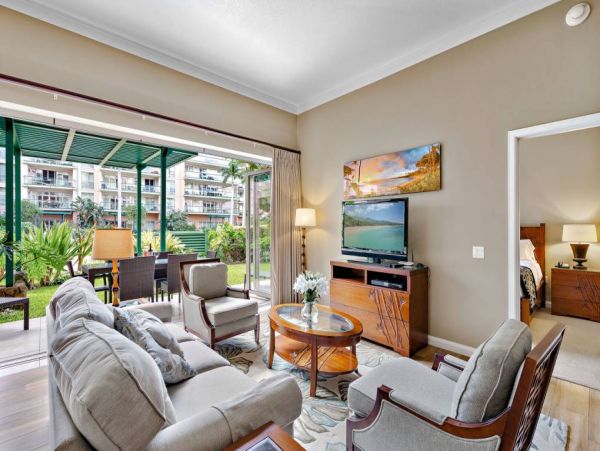Indoor Outdoor Living in Maui Stunning Walk out Luxury