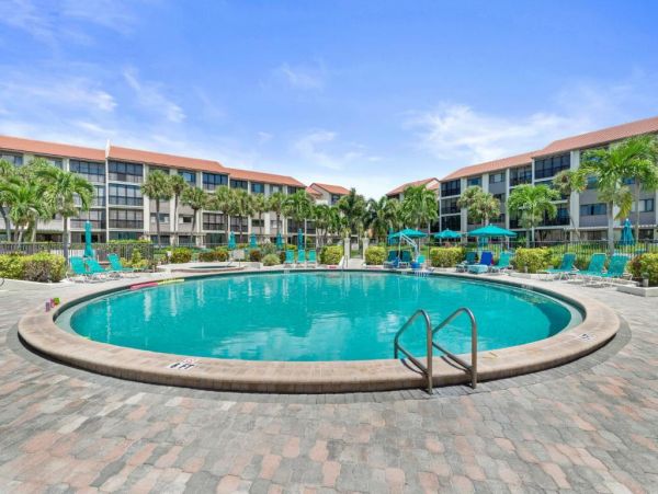 Siesta Key Vacation Rental Corner Unit Beachfront Complex