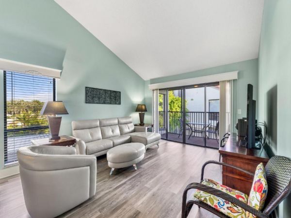 Siesta Key Vacation Rental Corner Unit Beachfront Complex