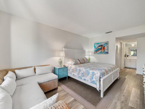 Siesta Key Vacation Rental Corner Unit Beachfront Complex
