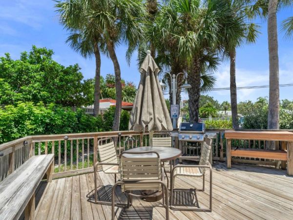 Siesta Key Vacation Rental Corner Unit Beachfront Complex