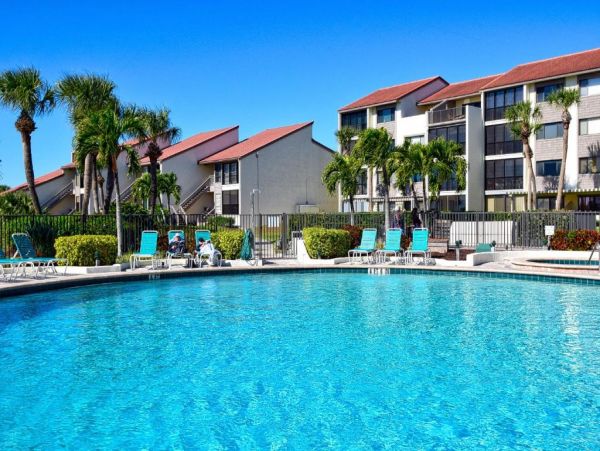 Siesta Key Vacation Rental Corner Unit Beachfront Complex
