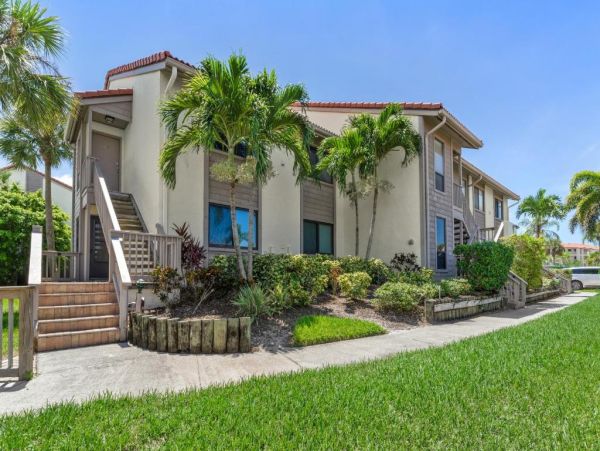 Siesta Key Vacation Rental Corner Unit Beachfront Complex
