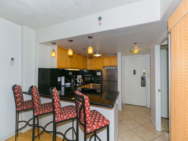 Escape to Paradise - Oceanfront Condo in Honolulu