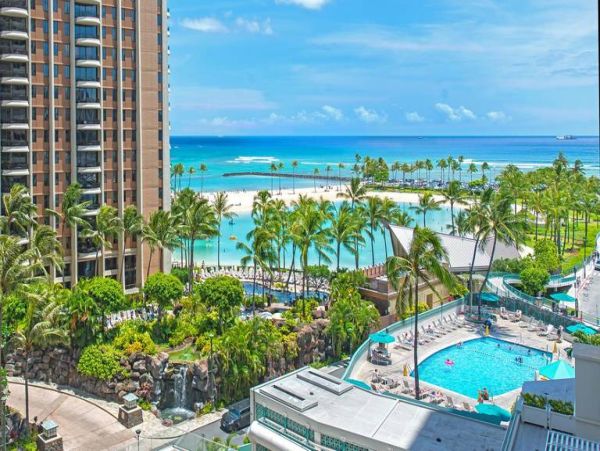 Escape to Paradise - Oceanfront Condo in Honolulu