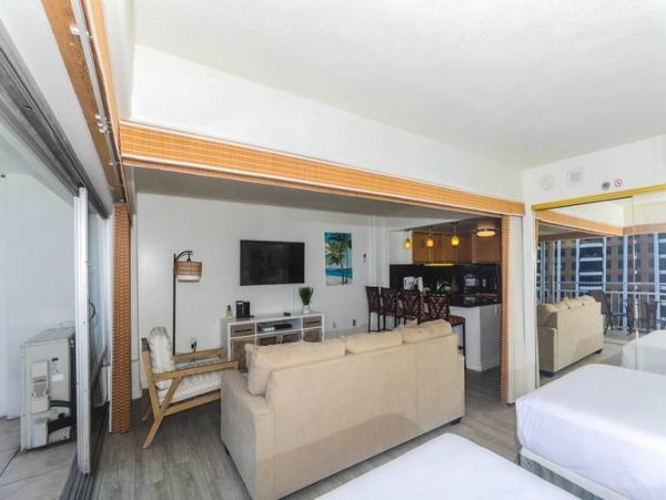 Escape to Paradise - Oceanfront Condo in Honolulu