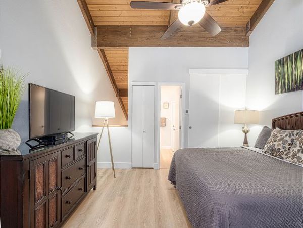 Fantastic Vacation Condo with 2 Bedrooms & Steps from Beach