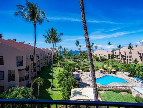 Fantastic Vacation Condo with 2 Bedrooms & Steps from Beach