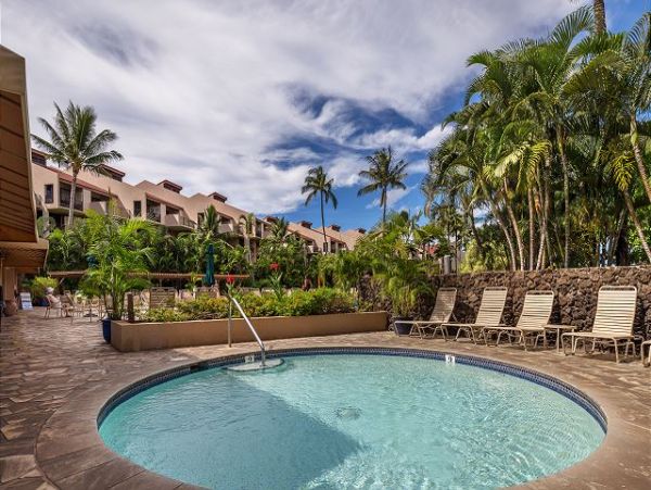 Fantastic Vacation Condo with 2 Bedrooms & Steps from Beach