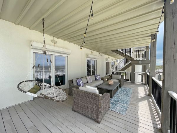 Gulf-Front Luxury Vacation Home in Pensacola Beach Sleeps 15