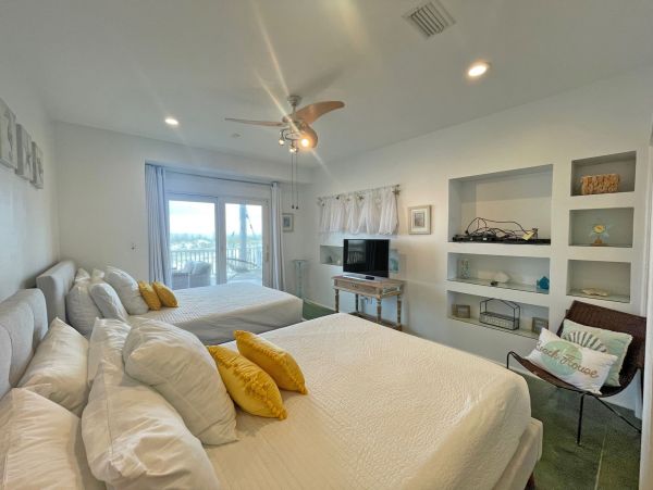 Gulf-Front Luxury Vacation Home in Pensacola Beach Sleeps 15