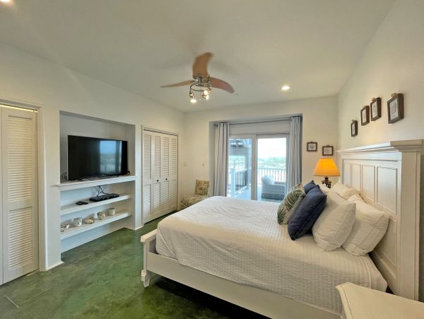 Gulf-Front Luxury Vacation Home in Pensacola Beach Sleeps 15