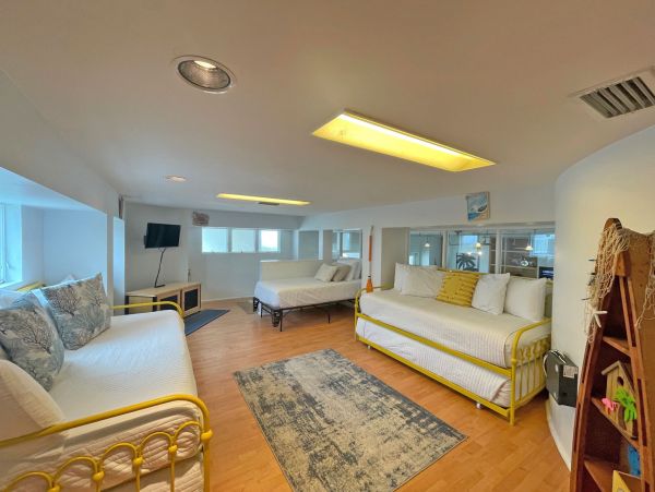 Gulf-Front Luxury Vacation Home in Pensacola Beach Sleeps 15