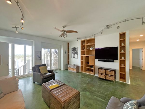 Gulf-Front Luxury Vacation Home in Pensacola Beach Sleeps 15