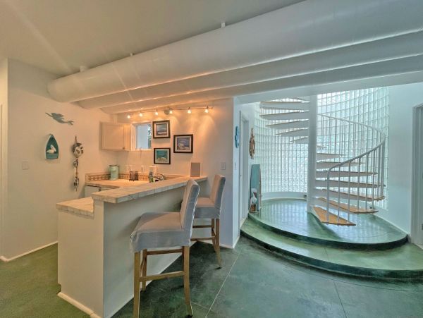 Gulf-Front Luxury Vacation Home in Pensacola Beach Sleeps 15