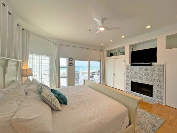 Gulf-Front Luxury Vacation Home in Pensacola Beach Sleeps 15