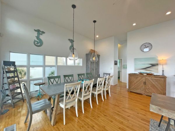 Gulf-Front Luxury Vacation Home in Pensacola Beach Sleeps 15
