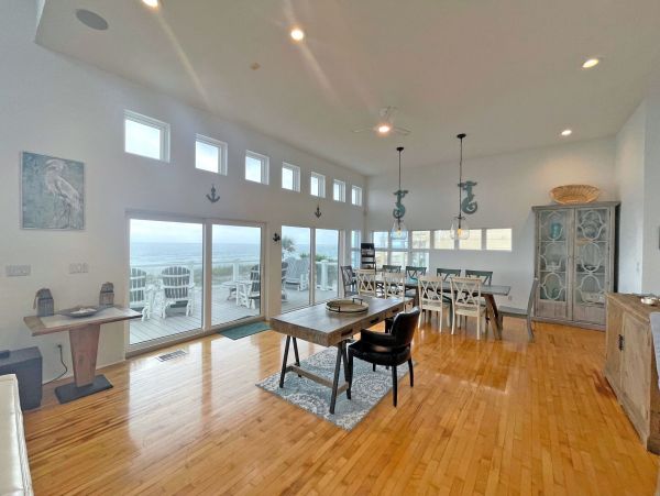Gulf-Front Luxury Vacation Home in Pensacola Beach Sleeps 15