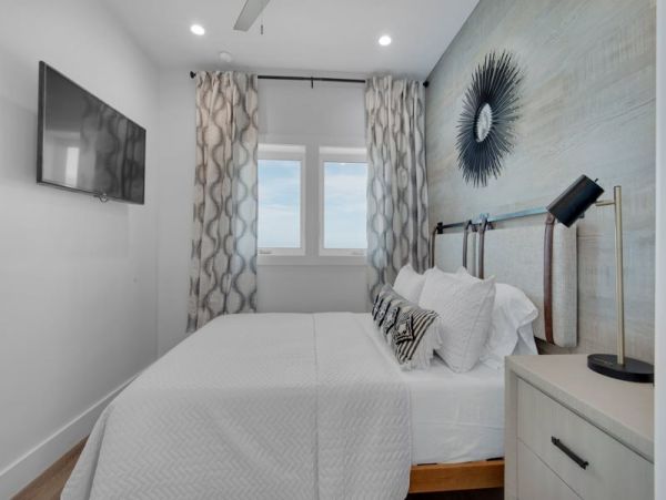 New Arrival Five Bedroom Vacation Rental Pensacola Beach