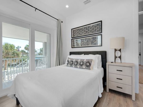 New Arrival Five Bedroom Vacation Rental Pensacola Beach