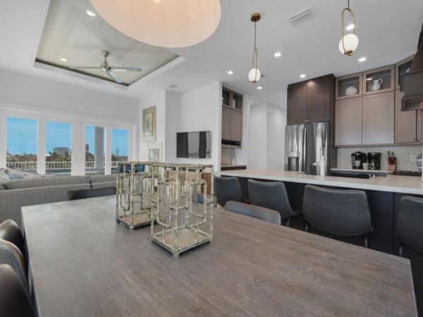 New Arrival Five Bedroom Vacation Rental Pensacola Beach