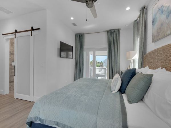 New Arrival Five Bedroom Vacation Rental Pensacola Beach