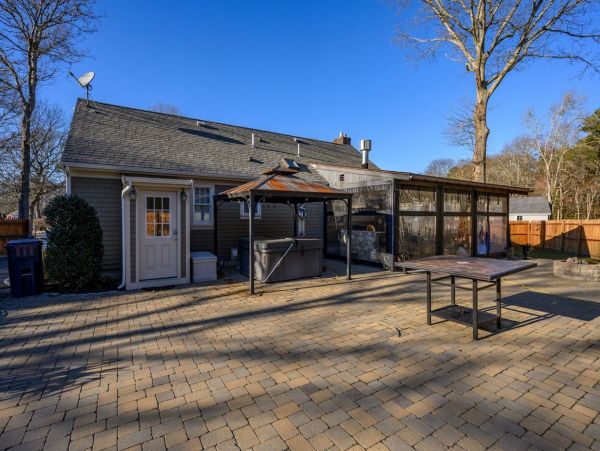 Hyannis Vacation Home Three Bedroom + Loft