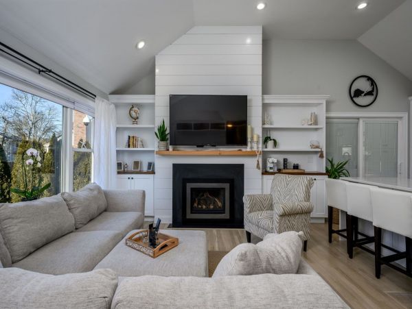 Hyannis Vacation Home Three Bedroom + Loft