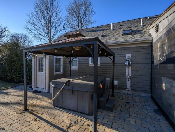 Hyannis Vacation Home Three Bedroom + Loft