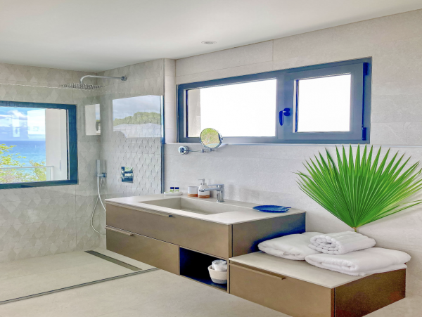 Luxury, Views & A Stroll to the Beach