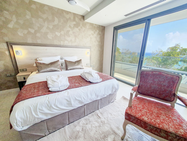 Luxury, Views & A Stroll to the Beach