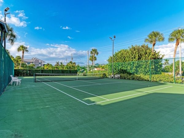 Holmes Beach Vacation Condo with Gulf Views Sleeps 6
