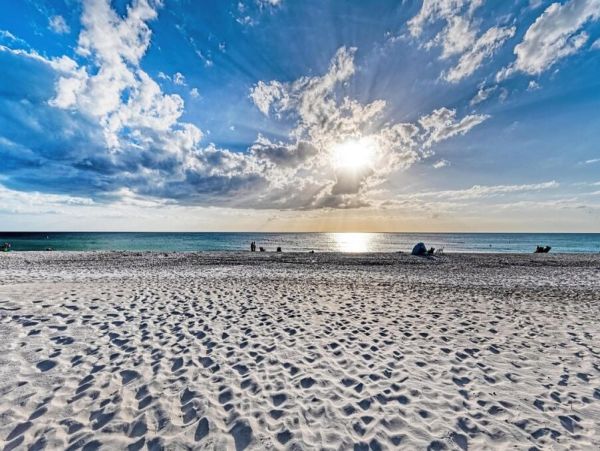 Holmes Beach Vacation Condo with Gulf Views Sleeps 6