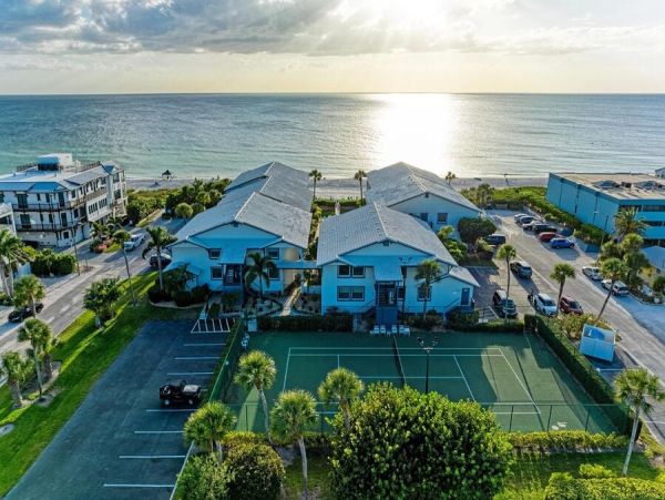 Holmes Beach Vacation Condo with Gulf Views Sleeps 6
