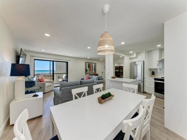 Holmes Beach Vacation Condo with Gulf Views Sleeps 6